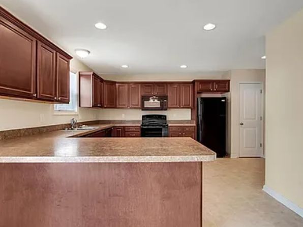 180 Breezewood Dr #180