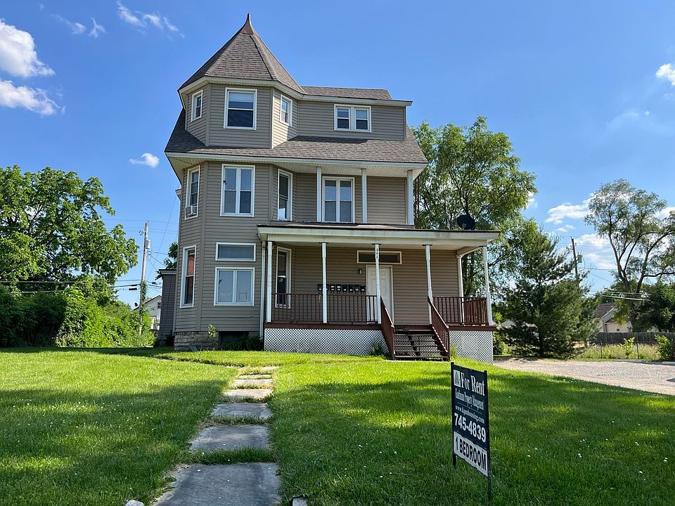 1st image of 446 E Dewald St #103