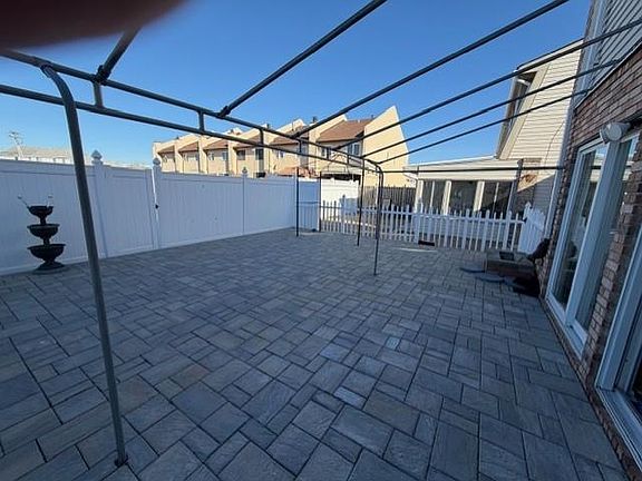 3rd image of 241 Seabreeze Ct