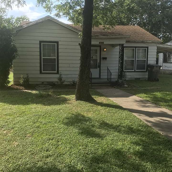 1st image of 2725 Clay Ave