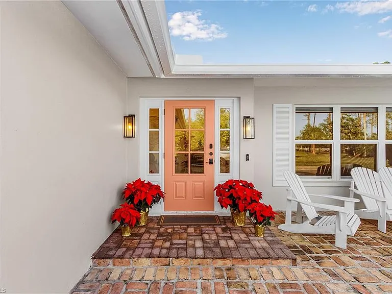 2950 Coach House Ln — Photo 5