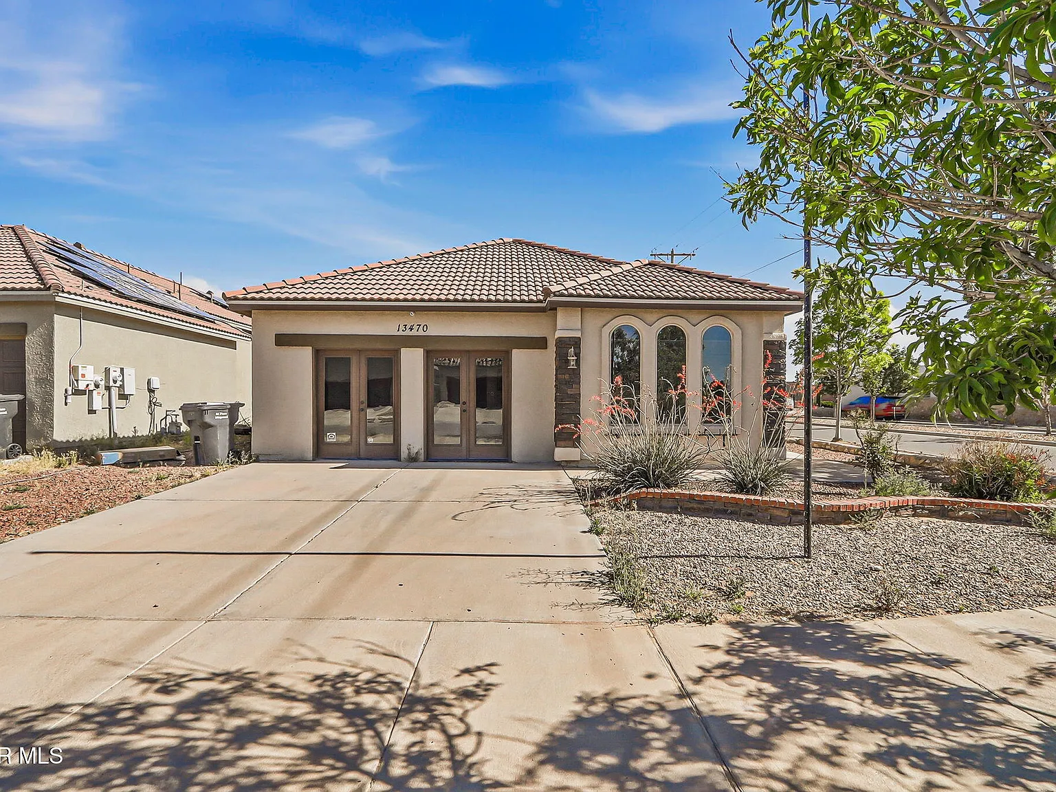 4 bed, 2.0 bath, 1844 sqft, $2,000 — Photo 2