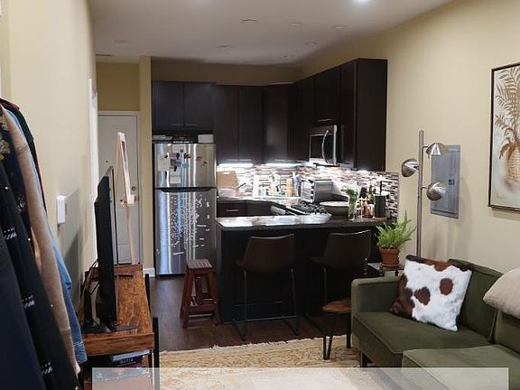 2nd image of 1425 N Bosworth Ave APT 1F