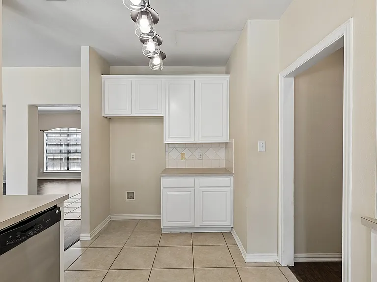 1905 Trevor Ct — Photo 14