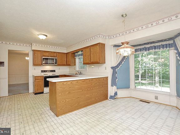 3rd image of 120 E Quail Ln