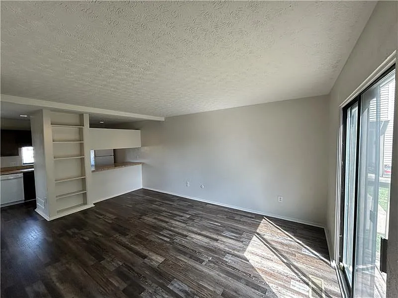 2 bed, 1.5 bath, $850 — Photo 3