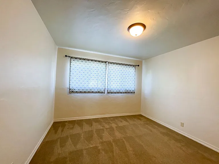 2245 Baldwin St — Photo 16