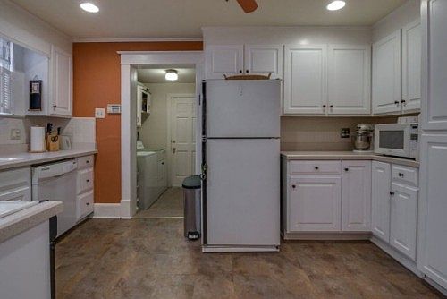 4th image of 211 Forest Hill Ave