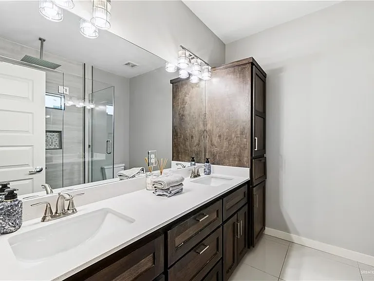 921 Casa Blanca — Photo 15