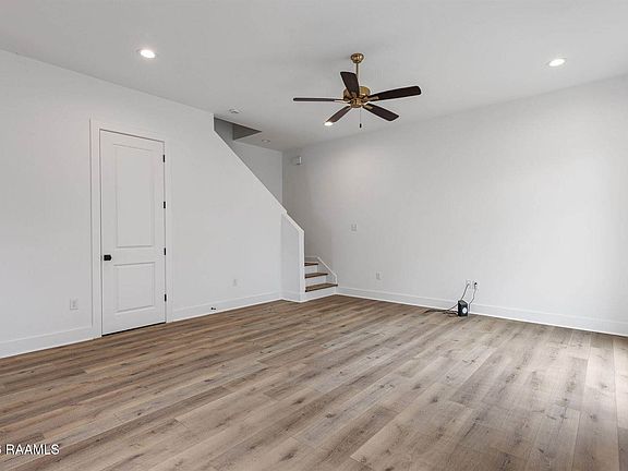 3rd image of 905 Broyles St #400