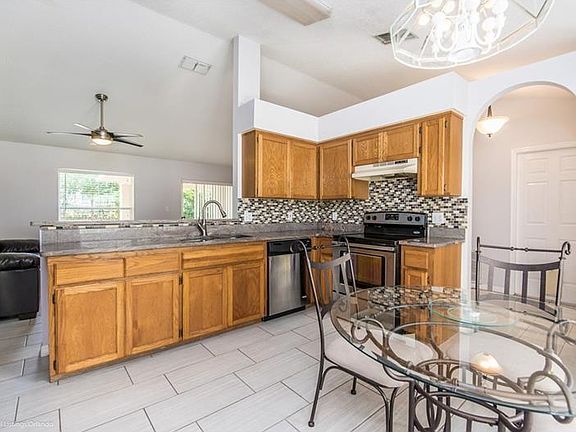 5th image of 921 Forest Hill Dr