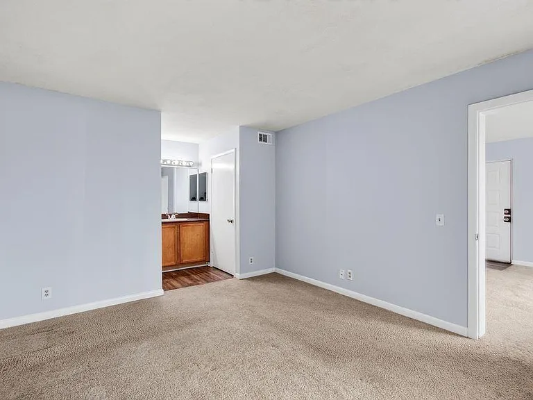 718 Executive Center Dr #16 — Photo 9