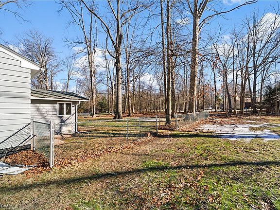 3rd image of 2565 Glenmore Dr