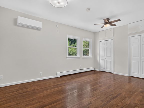 3rd image of 60 Stephens Rd Unit 1