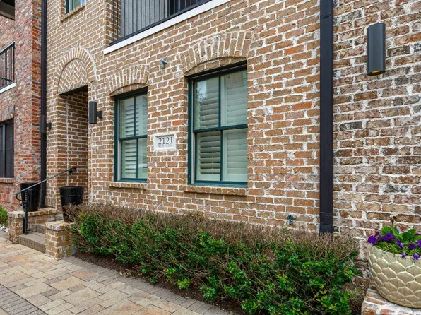 2121 Helsminster Dr, Dallas, TX 75201