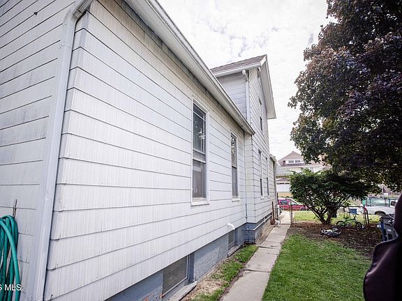 3rd image of 415 Platt St