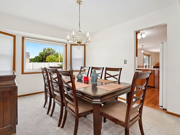 5th image of 1137 Hill Crest Dr