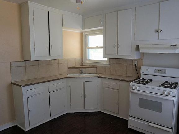 3rd image of 226 E Lindbergh Blvd