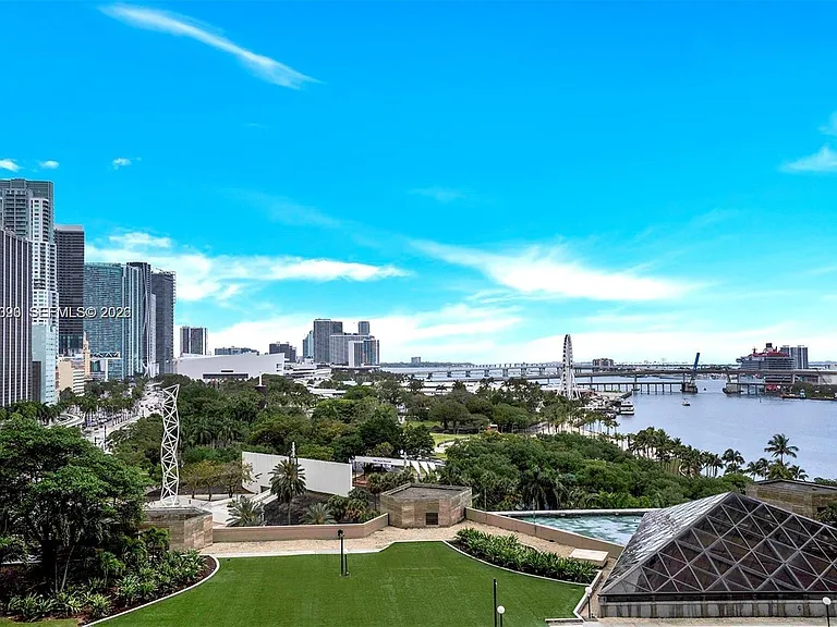325 Biscayne Blvd #4316 — Photo 32
