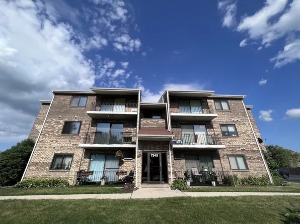 7345 W 157th St APT 2C, Orland Park, IL 60462