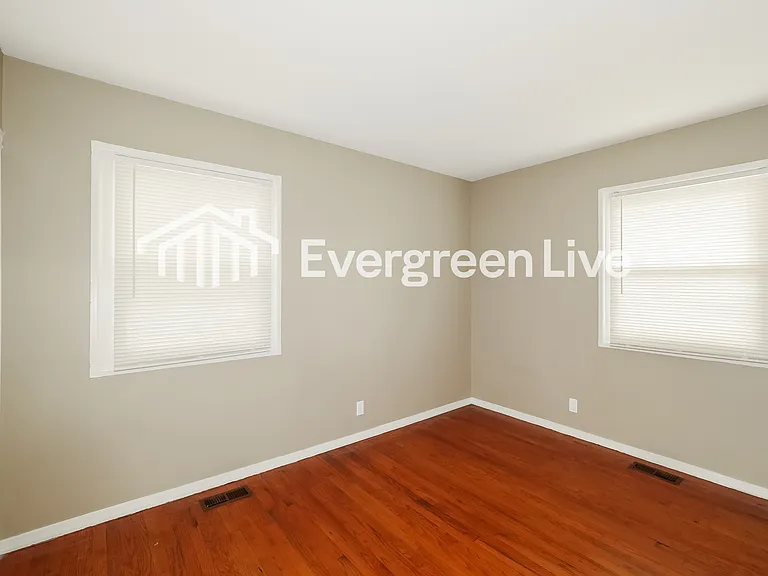 8601 E 92nd Ter — Photo 12