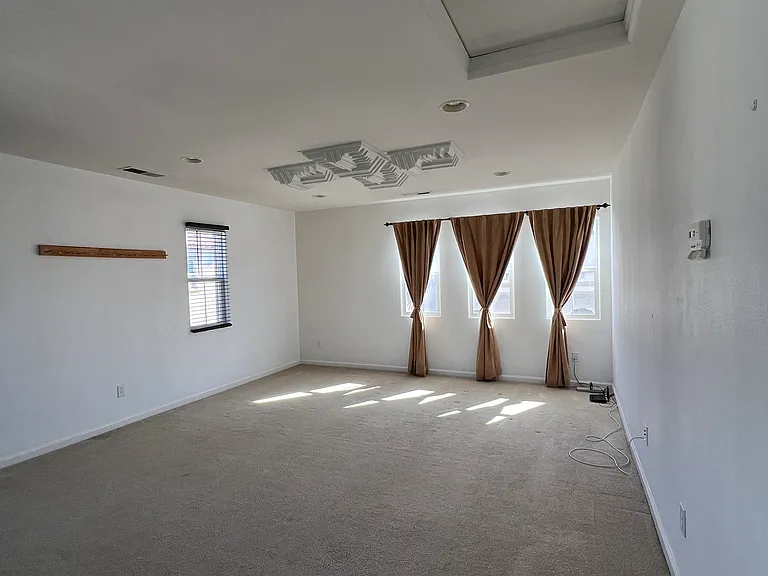 2534 Basswood Dr — Photo 8