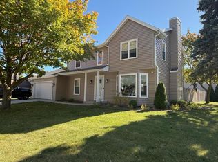 901 E Elm Rd, Oak Creek, WI 53154