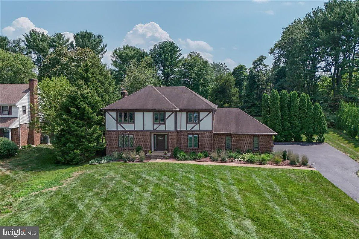 11 Kent Dr photo 1