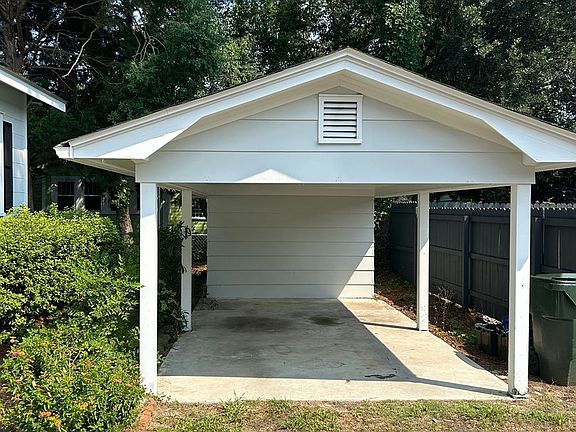5th image of 900 Laurel St