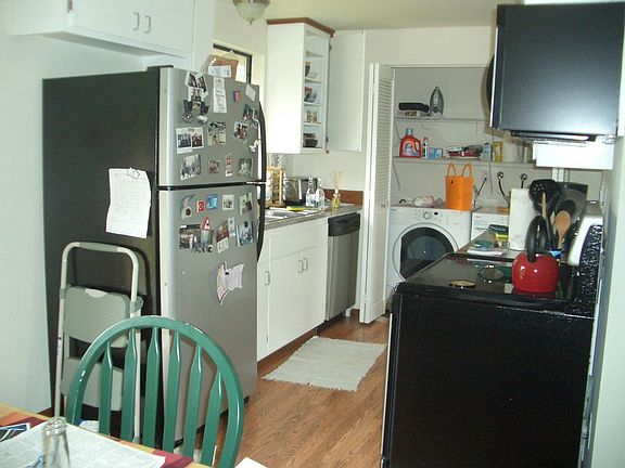 3rd image of 927 Avenue A