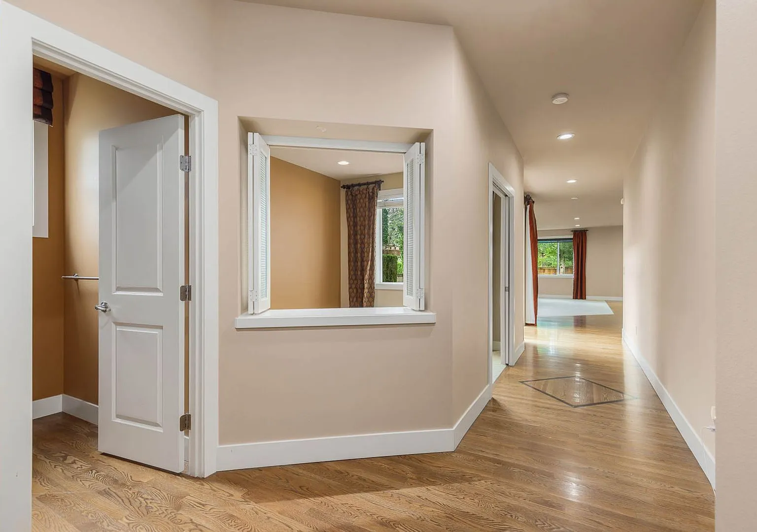 A True Jewel One-of-a-Kind 4 Bedroom Home in Snoqualmie ridge — Photo 3