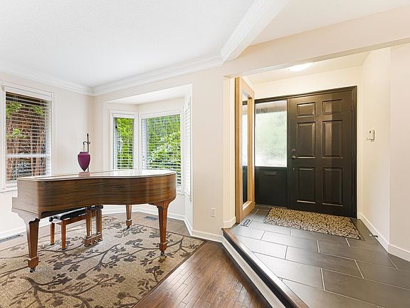 4th image of 4426 Marine Dr