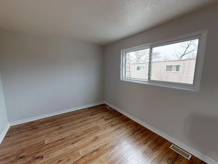 2728 Scarsdale Rd — Photo 5