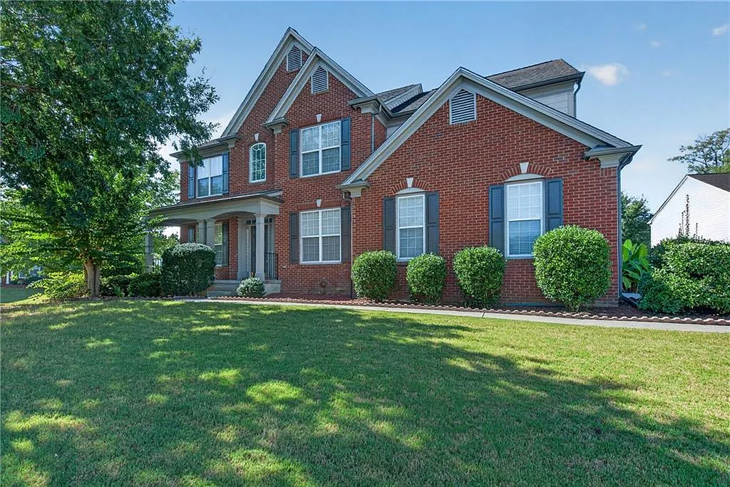 5 bed, 4.0 bath, 3700 sqft, $3,500 — Photo 2