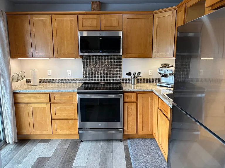 339 Broadway #215 — Photo 6