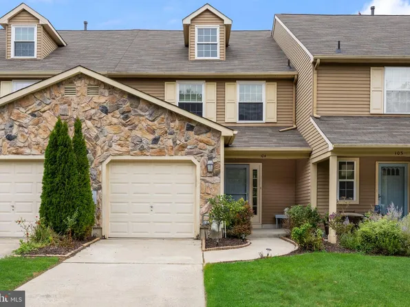 104 Lamplighter Ct, Marlton, NJ 08053