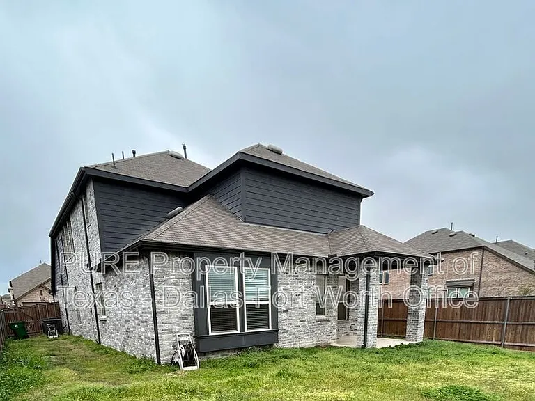 3918 Rochelle Ln — Photo 3