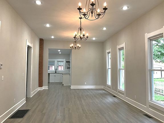 2nd image of 907 Broadway St