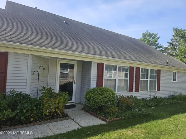 6 Rosewood Drive, Lakewood, NJ 08701
