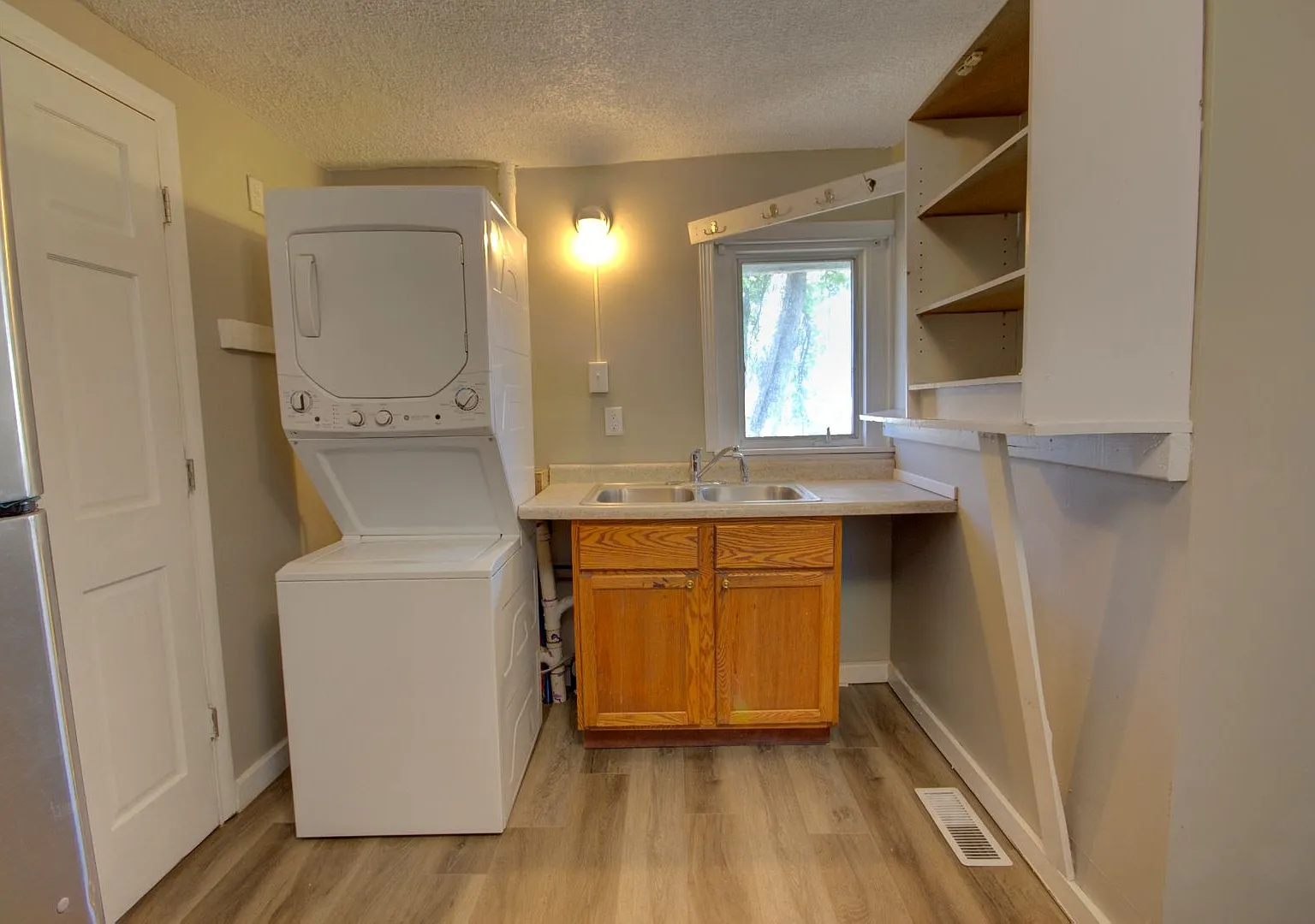 Cozy 1 bedroom home — Photo 3