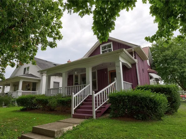 526 S Broadway St, Lovington, IL 61937