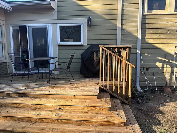 2nd image of 1406 Columbia St