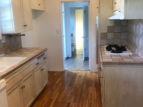 3rd image of 20956 Elkwood St
