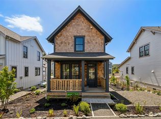 15 Spoke Ln, Pacific Beach, WA