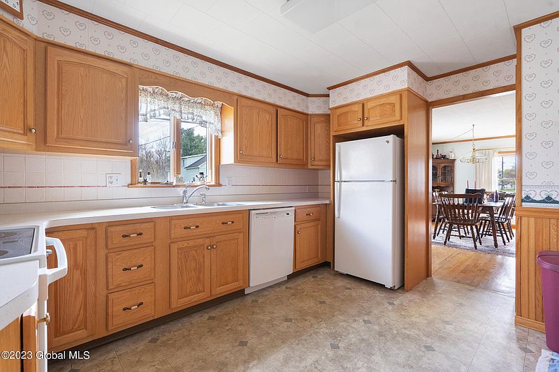 2nd image of 977 Hudson Avenue