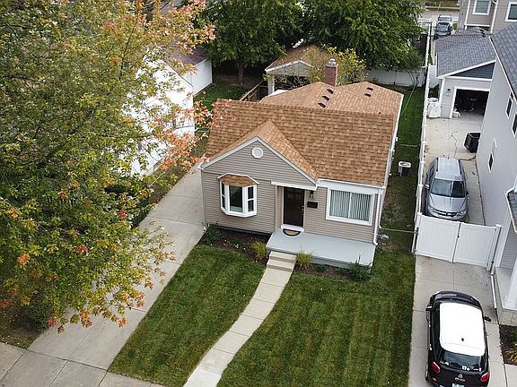 3rd image of 3936 Oakshire Ave