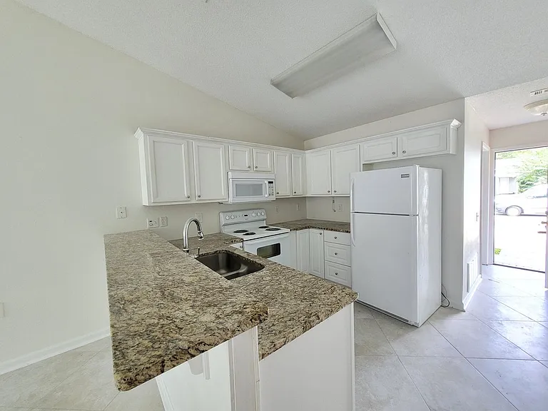 9623 Cobblebrook Dr — Photo 7