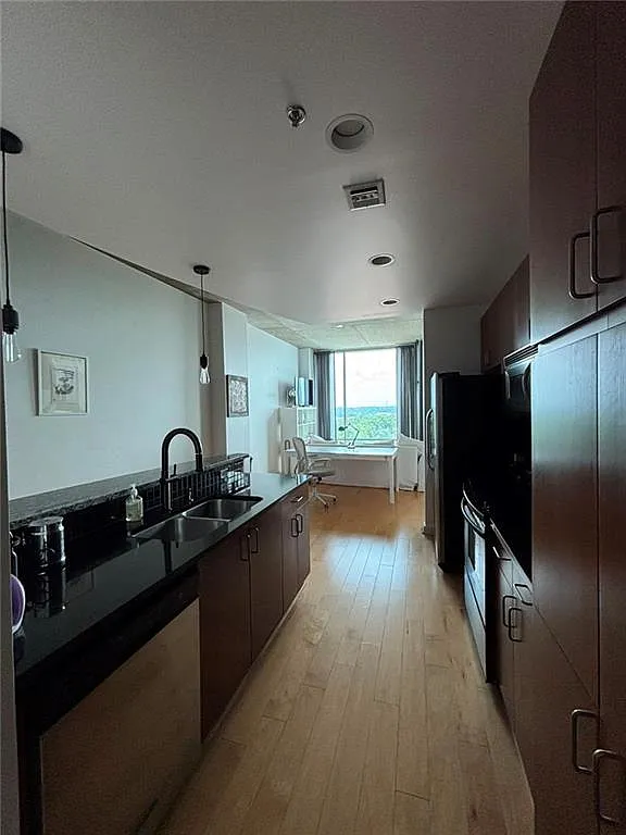 1 bed, 1.0 bath, 703 sqft, $1,795 — Photo 3