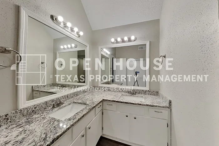 13215 Noble St — Photo 9