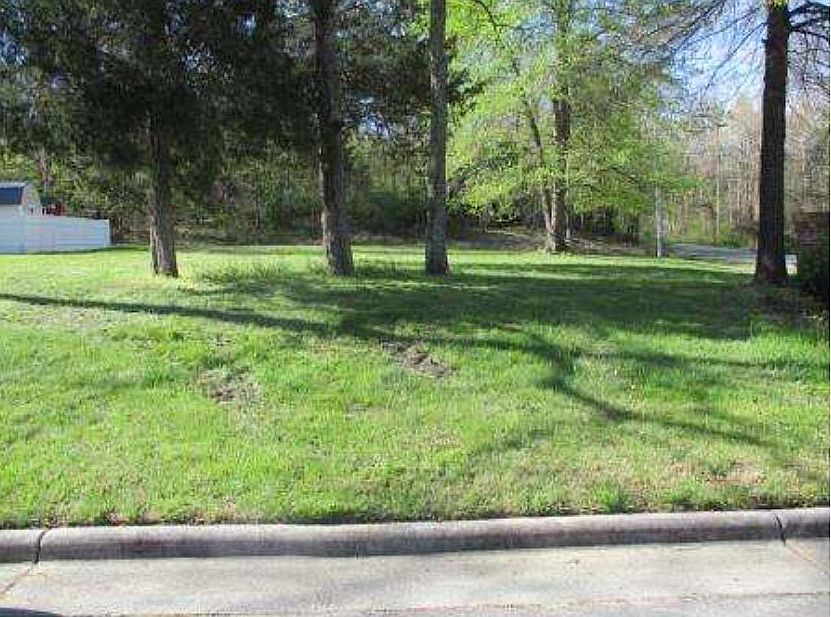 2nd image of 100 Candace Ct